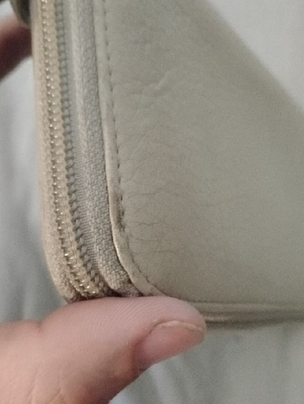 Beautiful Sand Pebble Leather Brighton Wallet - Picture 8 of 14